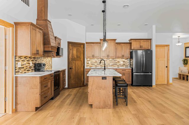 215 Emma Court, Mapleton, ND 58059