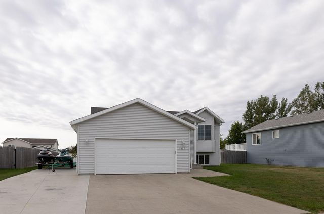 1017 Westport Parkway, West Fargo, ND 58078