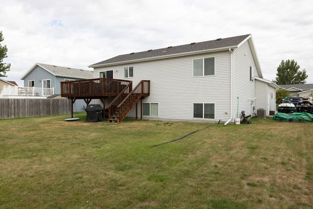 1017 Westport Parkway, West Fargo, ND 58078