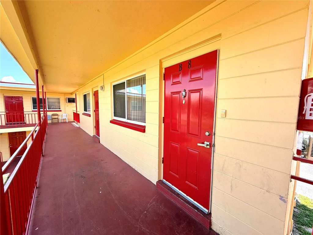 1050 62ND AVE SOUTH E-4, St Petersburg, FL 33705