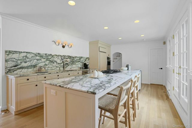 21 Tisdale Road, Scarsdale, NY 10583