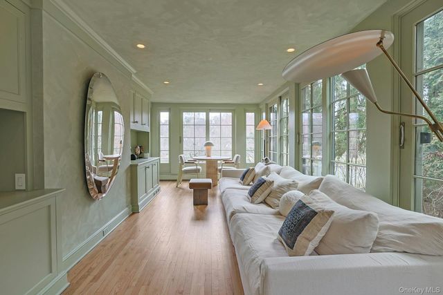 21 Tisdale Road, Scarsdale, NY 10583