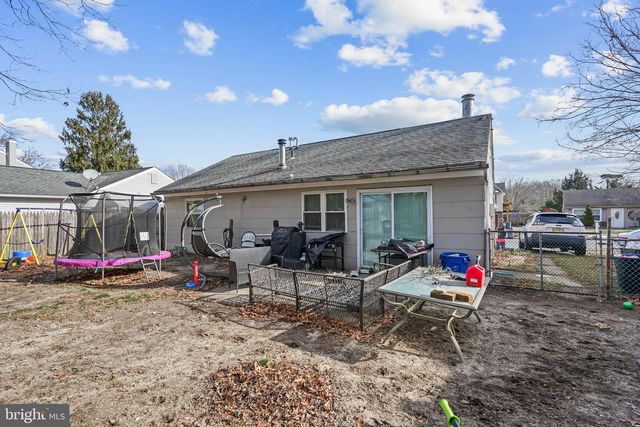 24 ANCHOR RD, Barnegat, NJ 08005