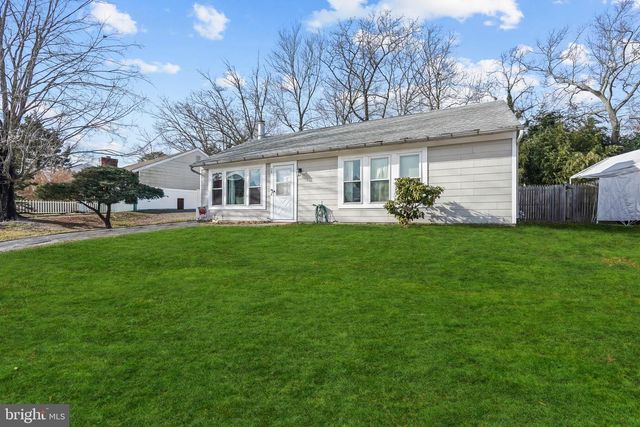 24 ANCHOR RD, Barnegat, NJ 08005