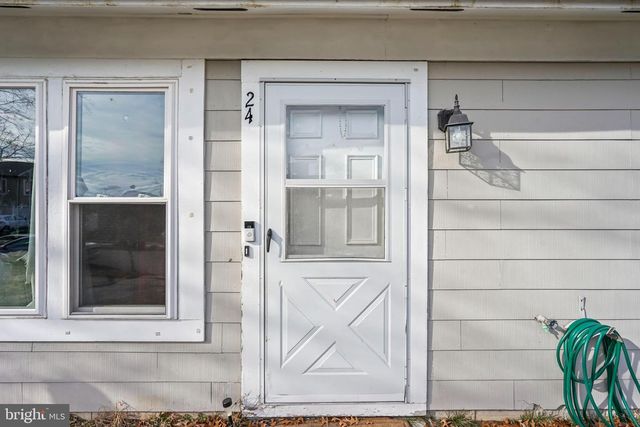 24 ANCHOR RD, Barnegat, NJ 08005