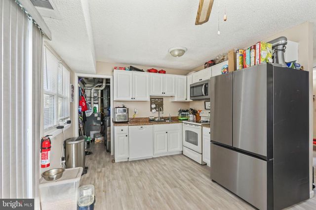 24 ANCHOR RD, Barnegat, NJ 08005