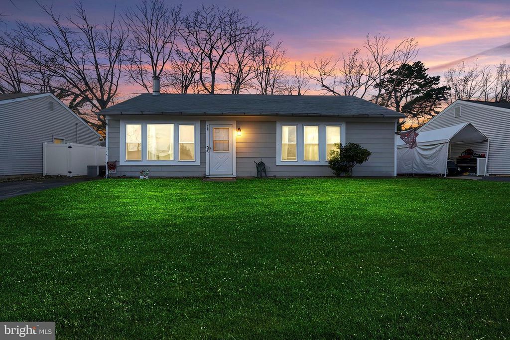 24 ANCHOR RD, Barnegat, NJ 08005