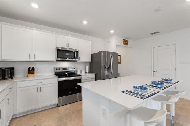 423 PINE TREE BOULEVARD, Lake Alfred, FL 33850