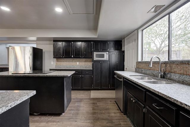 2301 Tredington Way, Edmond, OK 73034