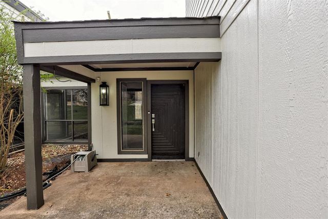 2301 Tredington Way, Edmond, OK 73034