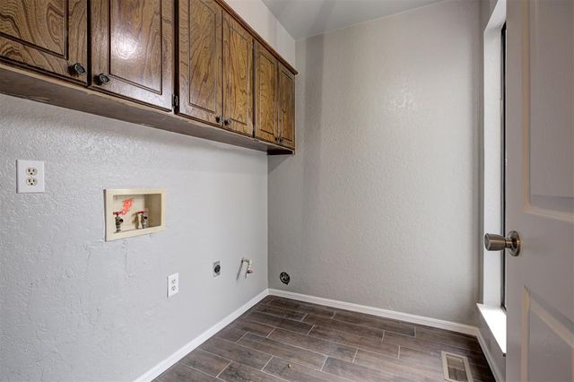 2301 Tredington Way, Edmond, OK 73034