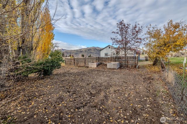 260 37th Street NW, East Wenatchee, WA 98802
