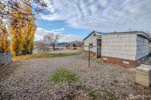260 37th Street NW, East Wenatchee, WA 98802