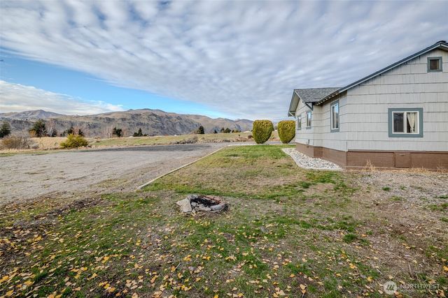 260 37th Street NW, East Wenatchee, WA 98802