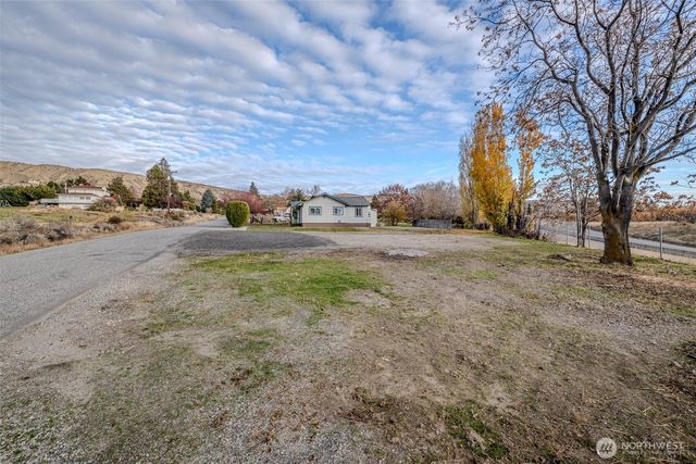 260 37th Street NW, East Wenatchee, WA 98802