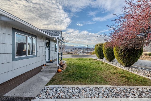 260 37th Street NW, East Wenatchee, WA 98802
