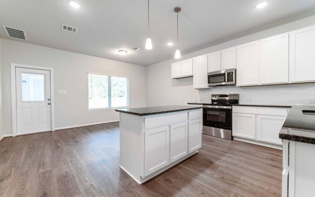 249 Villars DR, Salado, TX 76571