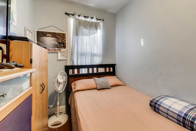 4256 W Kamerling Avenue, Chicago, IL 60651