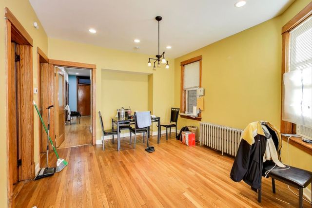 4256 W Kamerling Avenue, Chicago, IL 60651