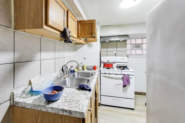 4256 W Kamerling Avenue, Chicago, IL 60651