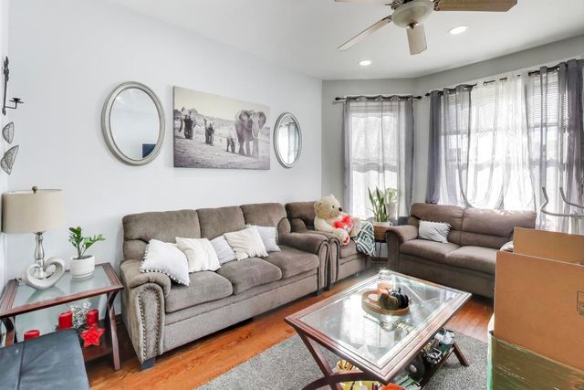 4256 W Kamerling Avenue, Chicago, IL 60651