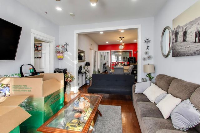 4256 W Kamerling Avenue, Chicago, IL 60651