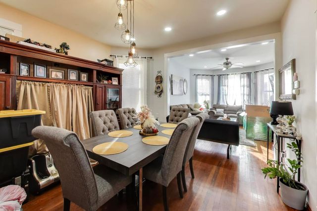 4256 W Kamerling Avenue, Chicago, IL 60651