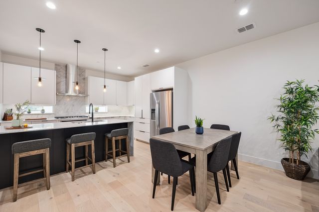 1141 N Madison Avenue 105, Dallas, TX 75208