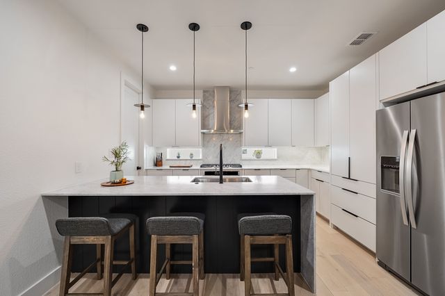 1141 N Madison Avenue 105, Dallas, TX 75208