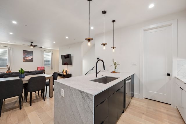 1141 N Madison Avenue 105, Dallas, TX 75208