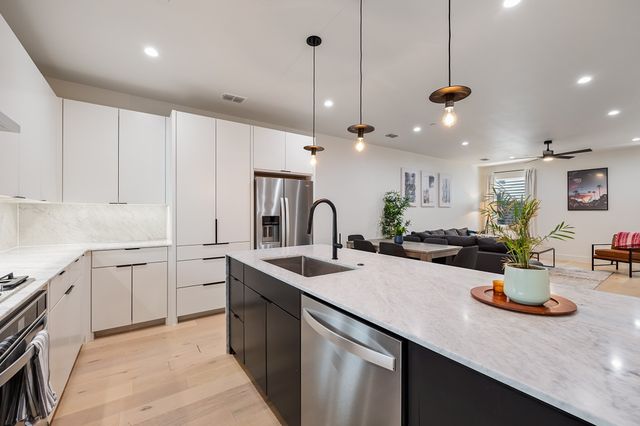 1141 N Madison Avenue 105, Dallas, TX 75208