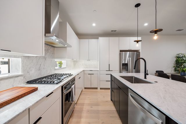 1141 N Madison Avenue 105, Dallas, TX 75208