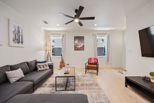 1141 N Madison Avenue 105, Dallas, TX 75208