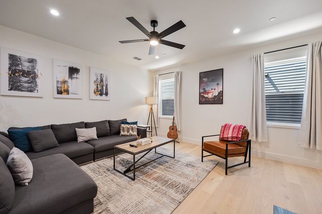 1141 N Madison Avenue 105, Dallas, TX 75208