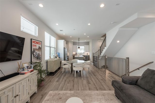 5306 Creekmont Timbers Trail, Houston, TX 77091