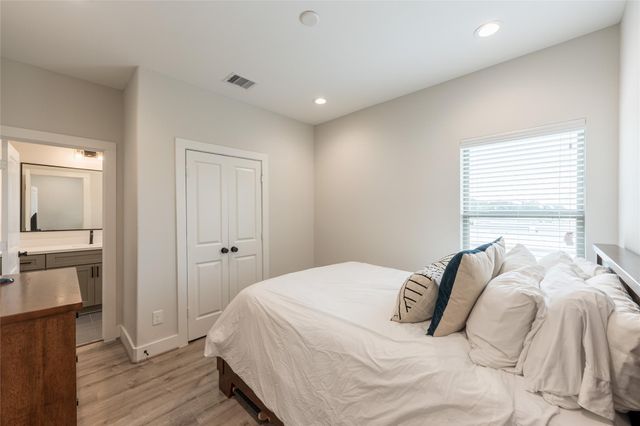 5306 Creekmont Timbers Trail, Houston, TX 77091