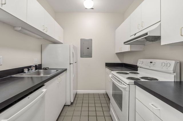 218 Thorndike St 208B, Cambridge, MA 02141