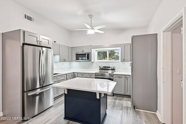 1614 LOYOLA Drive N, Jacksonville, FL 32218