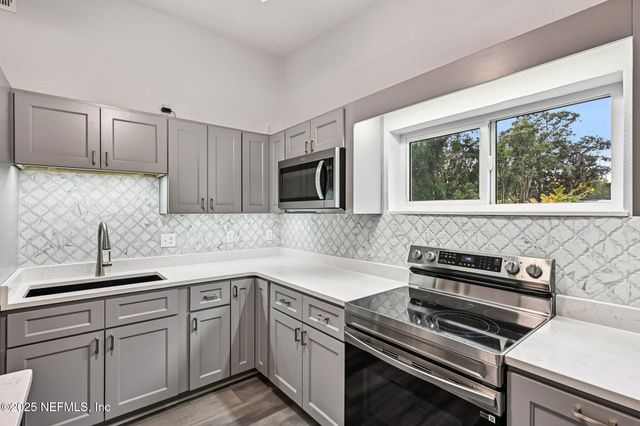 1614 LOYOLA Drive N, Jacksonville, FL 32218