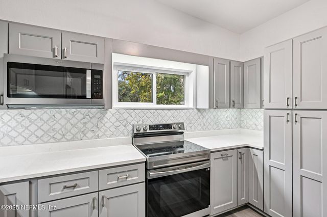 1614 LOYOLA Drive N, Jacksonville, FL 32218