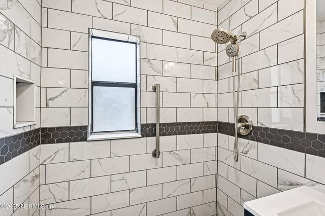 1614 LOYOLA Drive N, Jacksonville, FL 32218