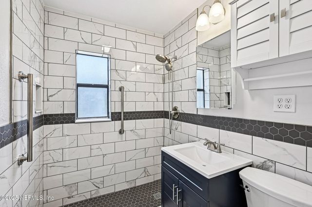 1614 LOYOLA Drive N, Jacksonville, FL 32218