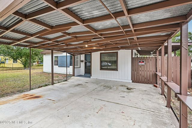 1614 LOYOLA Drive N, Jacksonville, FL 32218