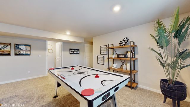 725 E Goldfinch Drive, Tiffin, IA 52340