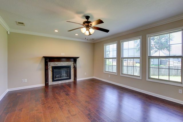 3694 Nadia Dr, Clarksville, TN 37040