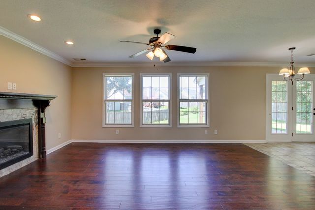 3694 Nadia Dr, Clarksville, TN 37040