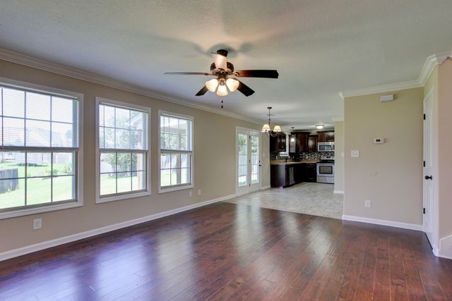 3694 Nadia Dr, Clarksville, TN 37040