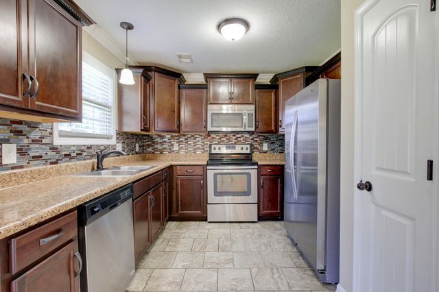 3694 Nadia Dr, Clarksville, TN 37040