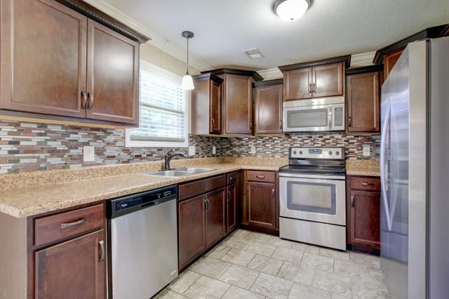 3694 Nadia Dr, Clarksville, TN 37040