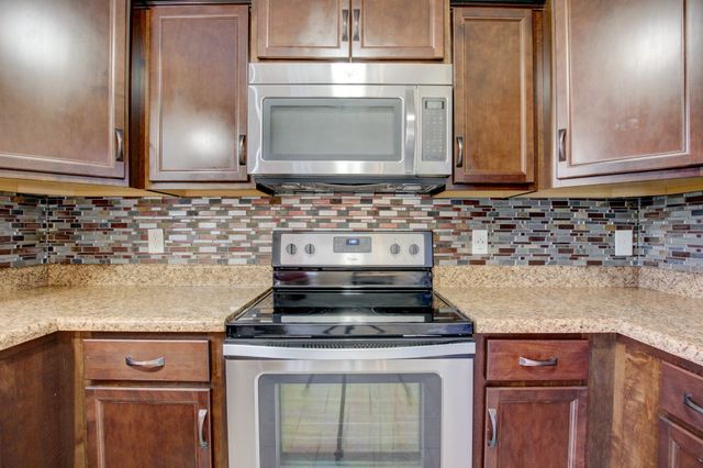 3694 Nadia Dr, Clarksville, TN 37040